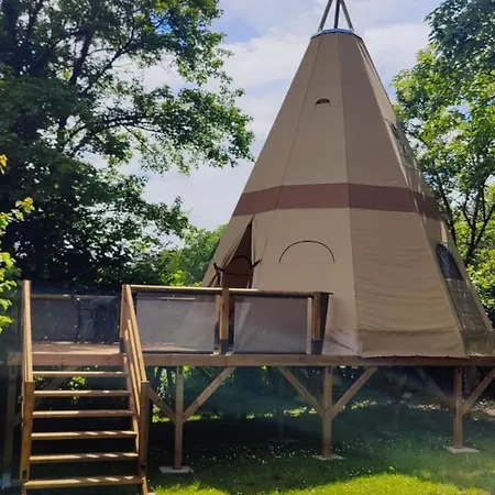 Lodge Tipi, L'Indienne Arc-et-Senans Exterior photo